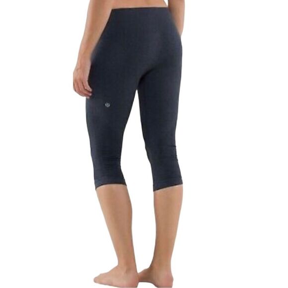 lululemon athletica Pants - Lululemon Flow Cropped Leggings 